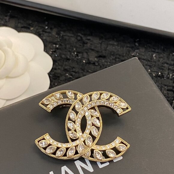CHANEL Gold and Diamond Brooch - Picture 6 of 8